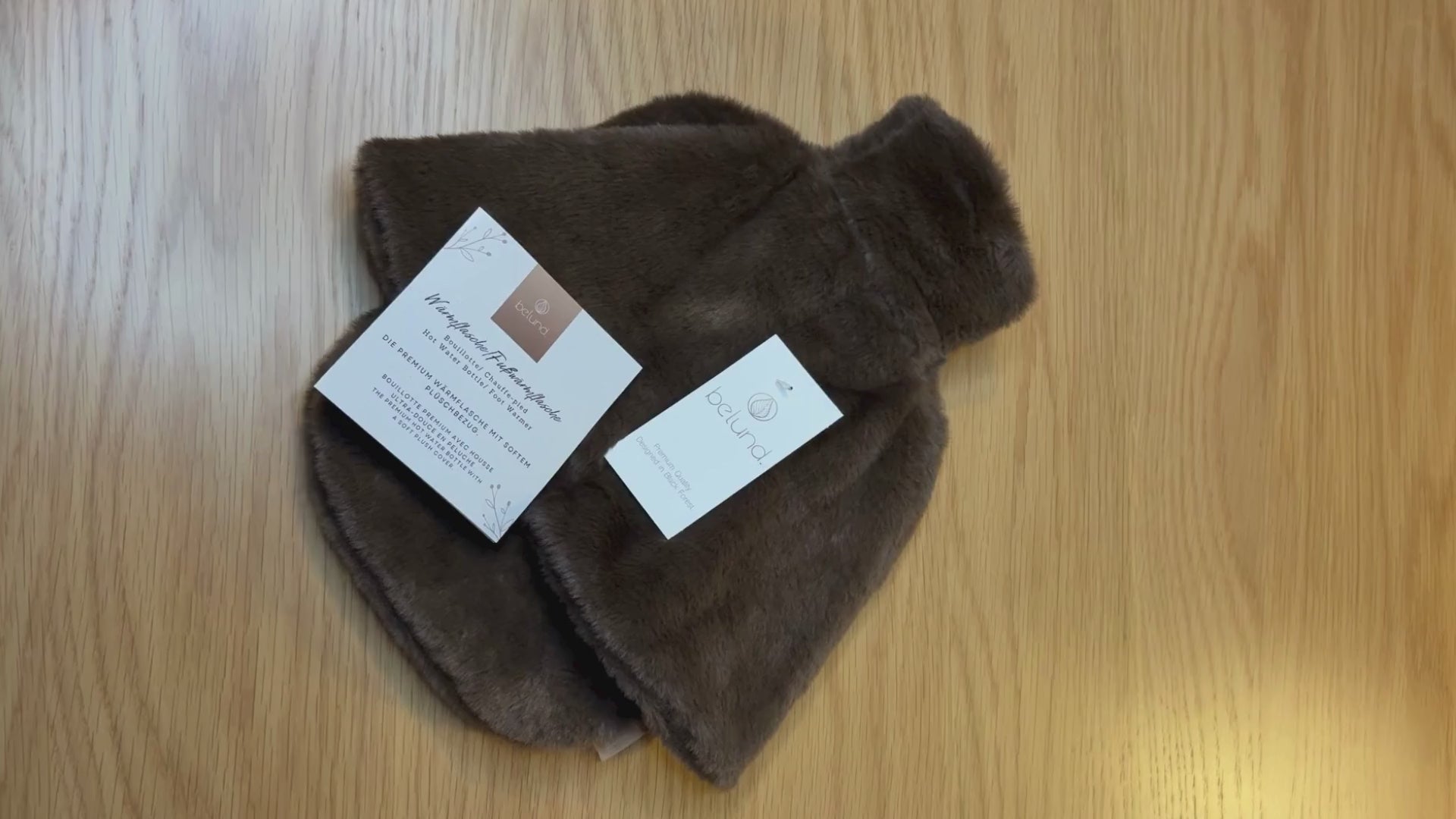 Original Belund. Fusswärmer. Das Trendprodukt die Fußwärmflasche von belund. Super flauschig gegen kalte Füße und für Schmerzlinderung 2 in 1 Design Wärmflasche und Fußwärmer in Einem in der stylischen Farbe Espresso Brown